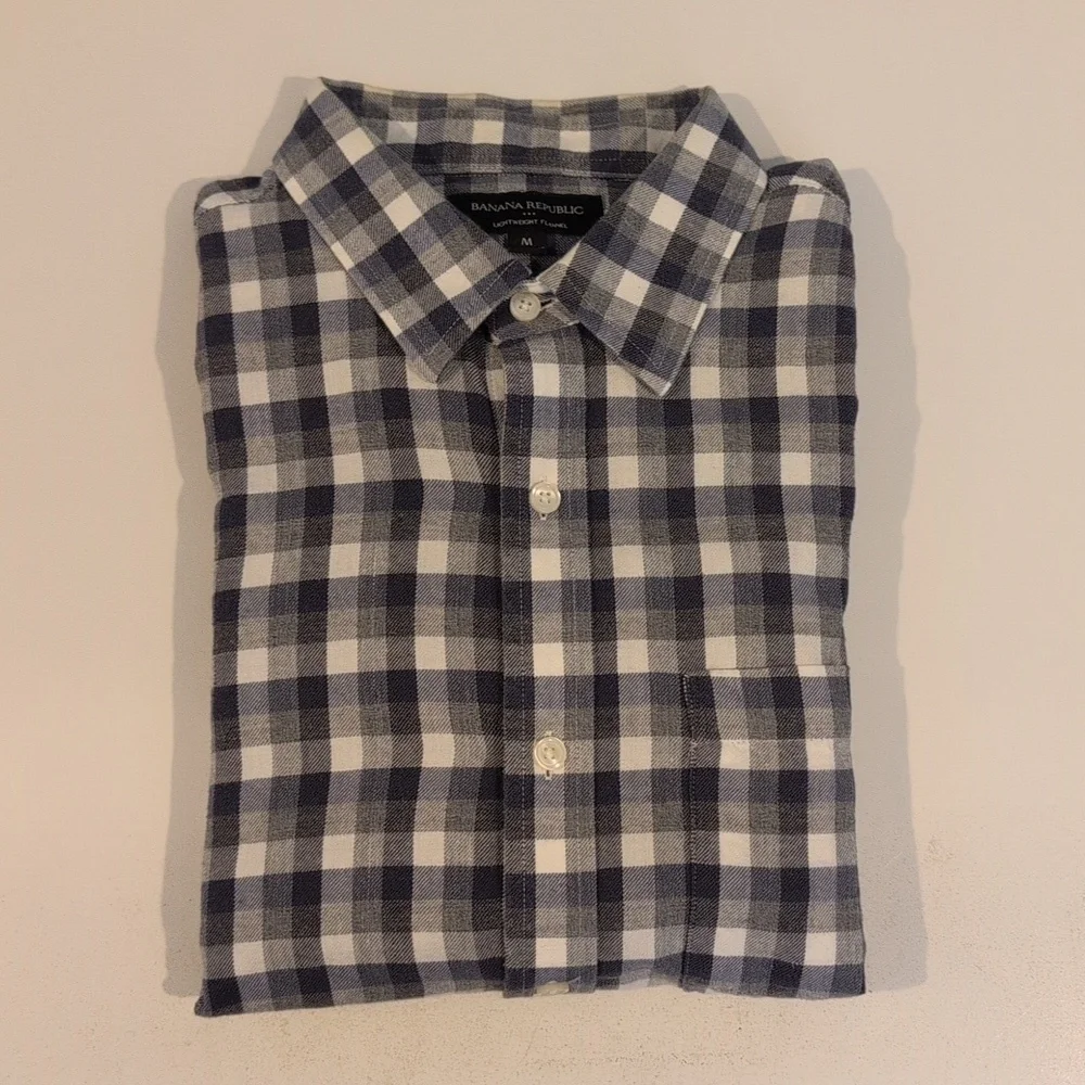 Banana Republic Men's Medium Lightweight Flannel Long Sleeve Button Down Shirt